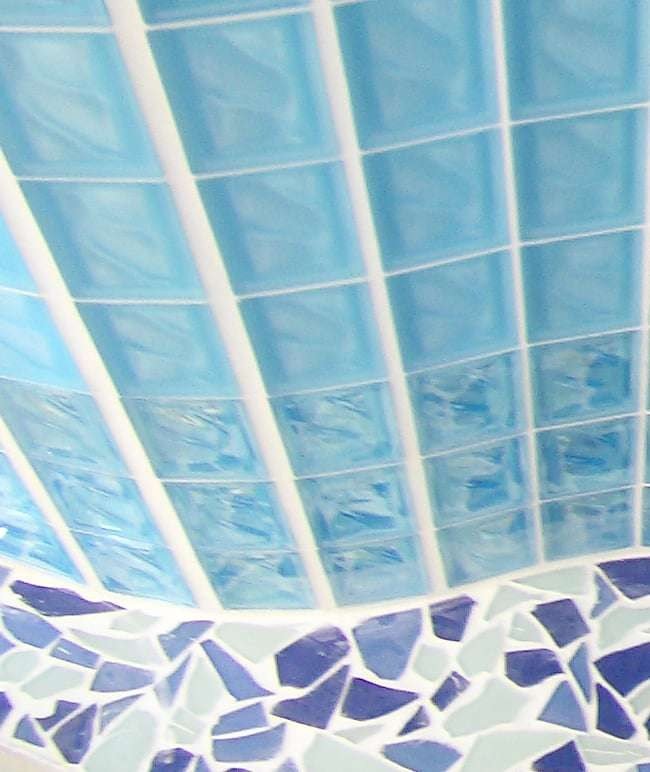 A CURVED SHOWER BOX
