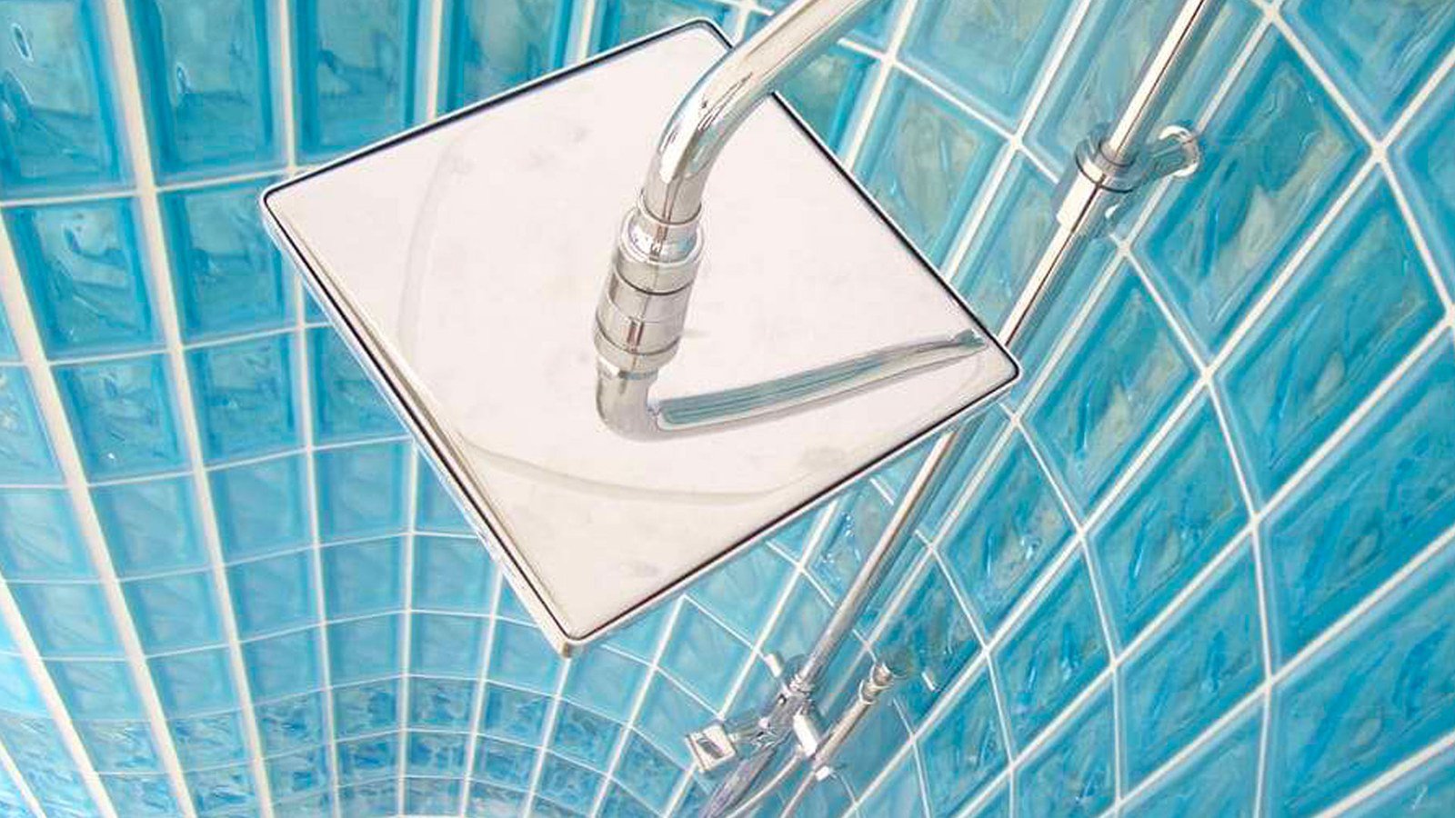 A CURVED SHOWER BOX