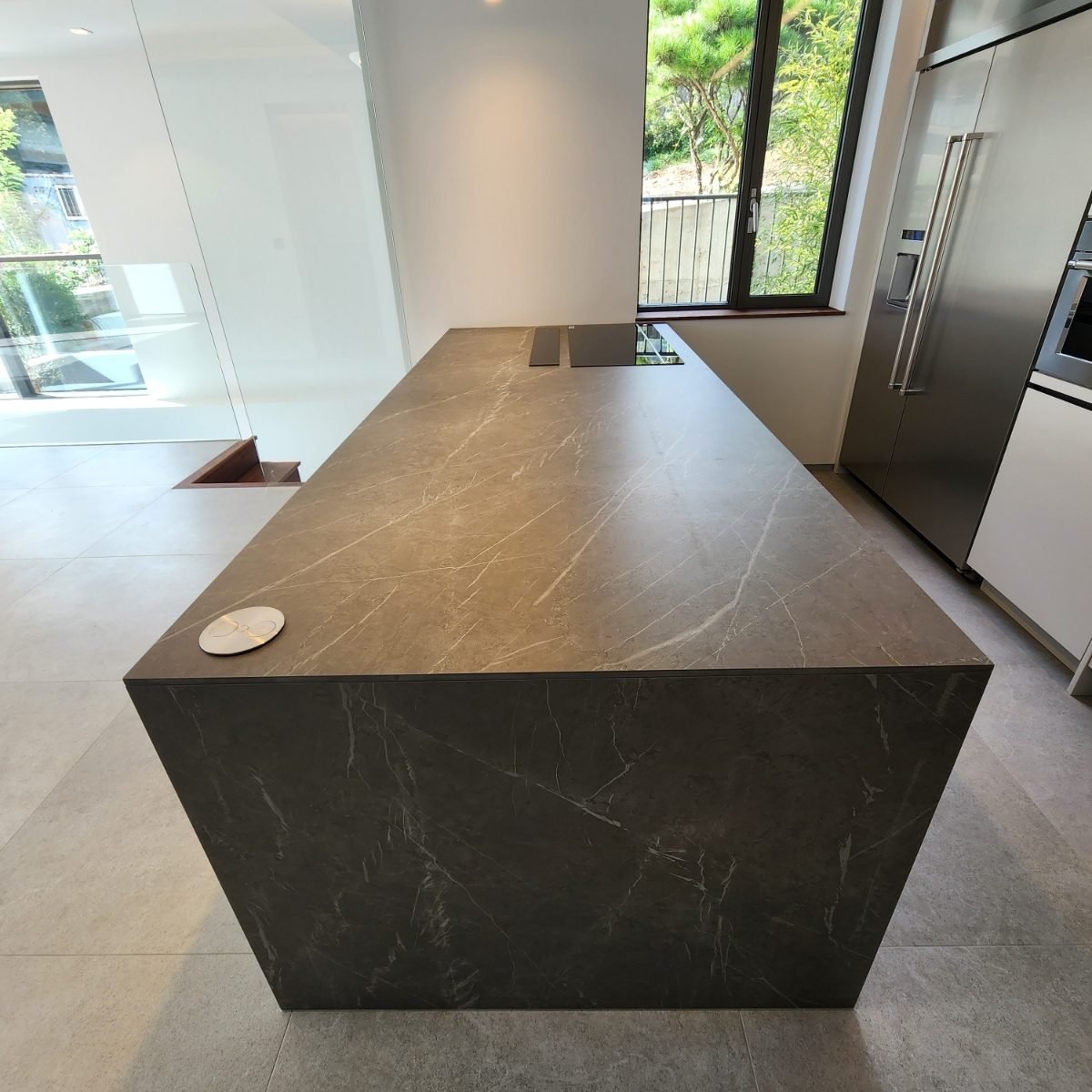 Atlas Concorde Grey Stone / 양면포셀린 상판 시공