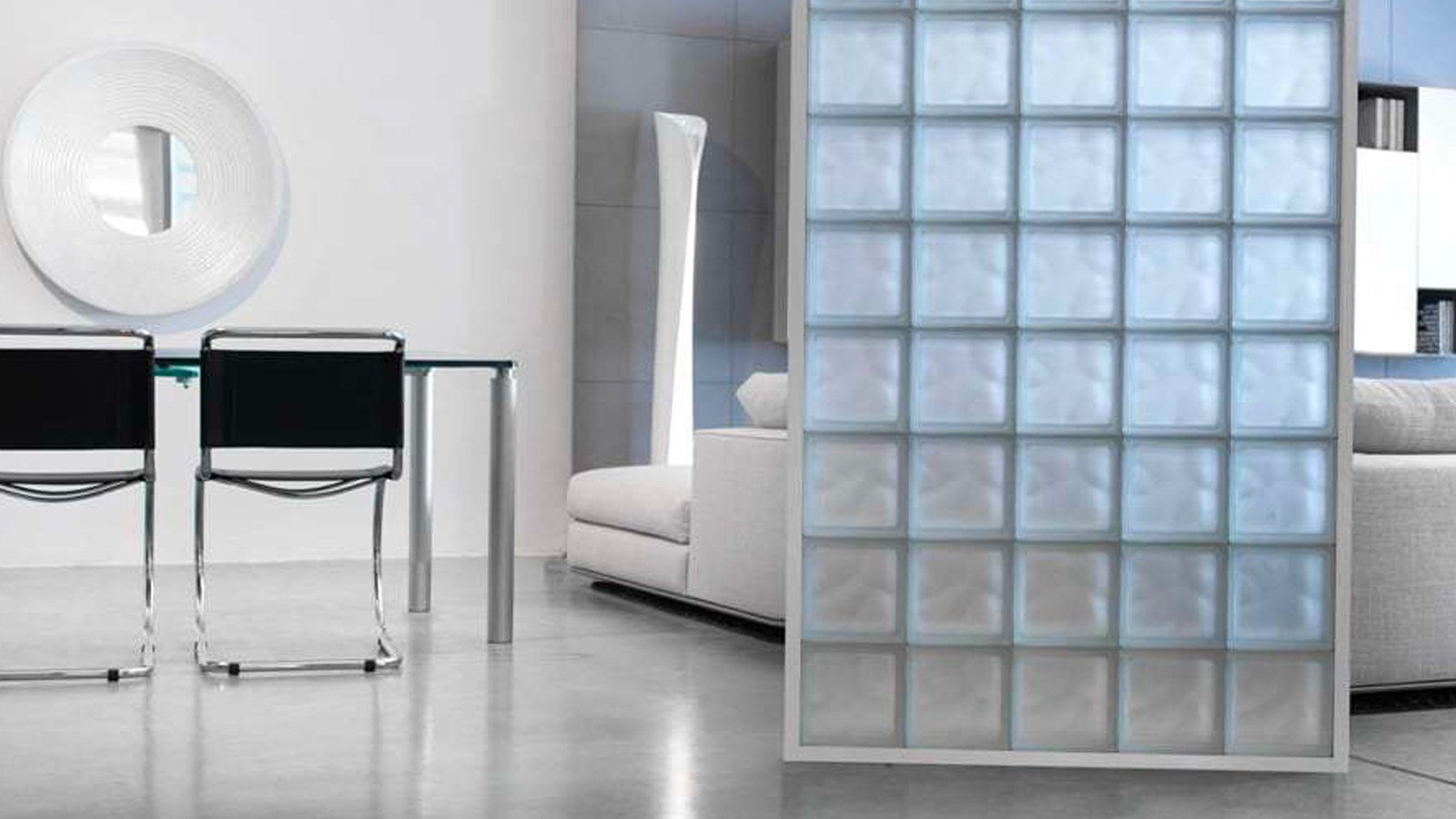 ORGANIZING SPACES WITH STYLE